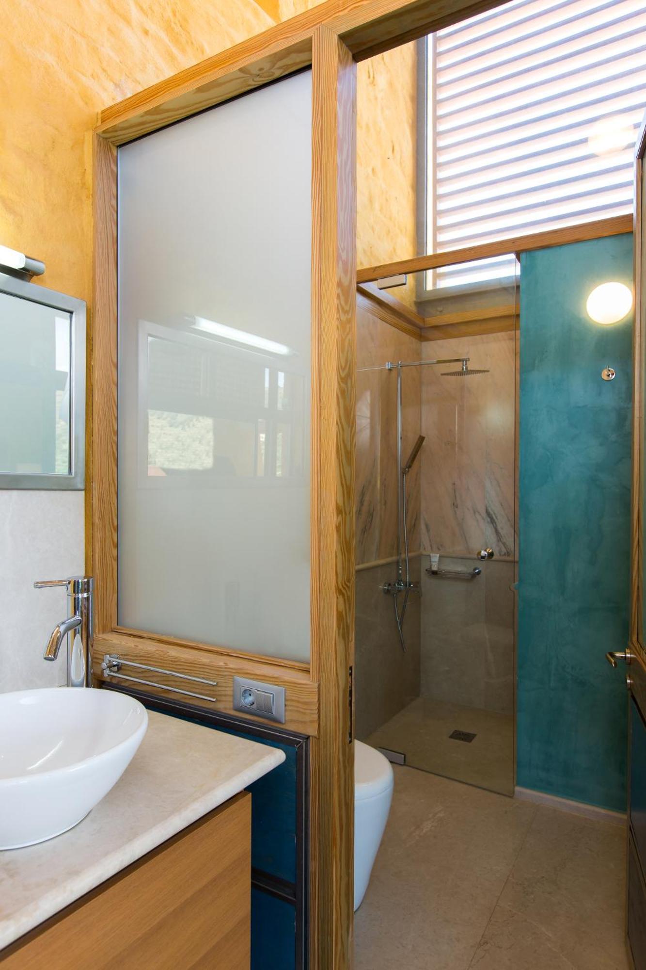 Beachfront Ravdoucha Epavlis Eleni Villa - Pool, Hot Tub, Gym, Sauna, Private Parking, Wifi Hriszí Aktí Haniá Kültér fotó