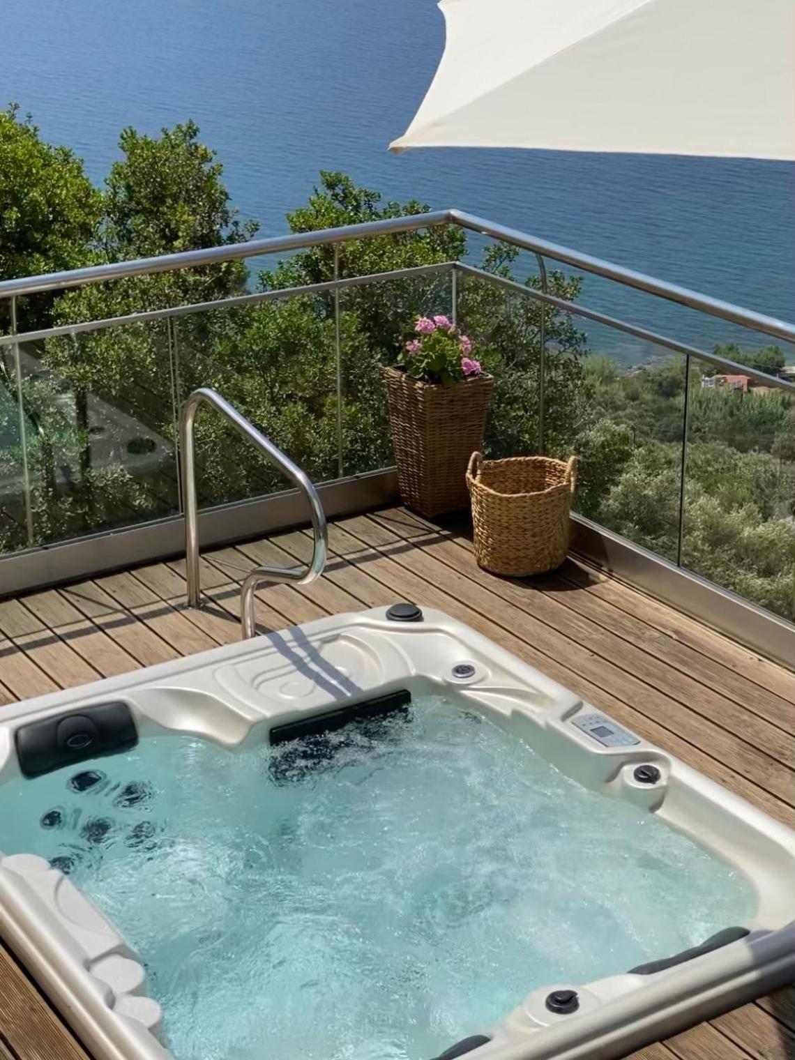 Beachfront Ravdoucha Epavlis Eleni Villa - Pool, Hot Tub, Gym, Sauna, Private Parking, Wifi Hriszí Aktí Haniá Kültér fotó